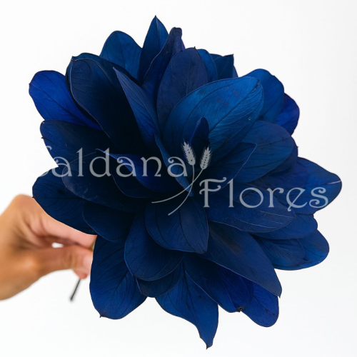 Flor de Folhas montada no cabo de arame